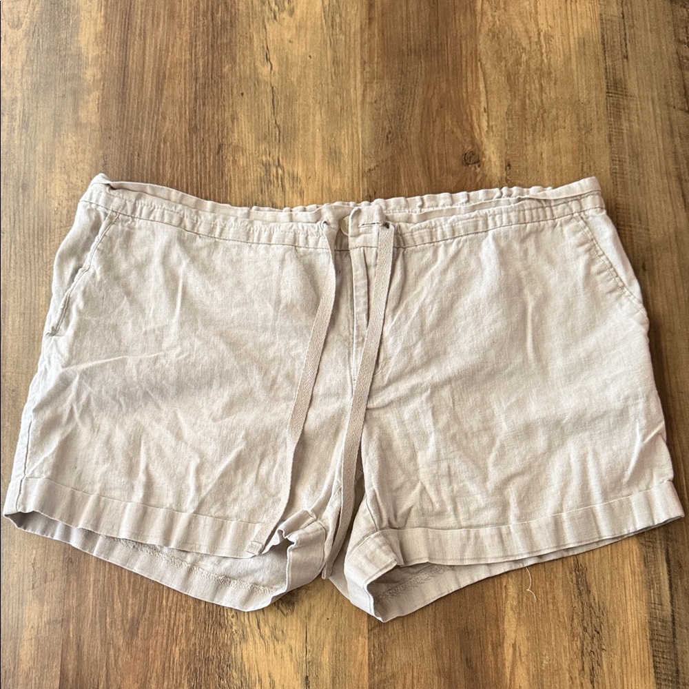 Daisy Fuentes Light Tan Cargo Shorts